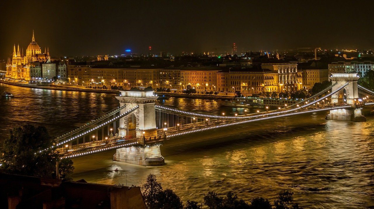 Budapest Lánchíd éjszaka