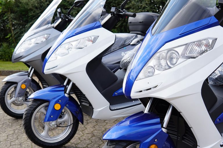 robogó e-scooter elektromos motorkerékpár