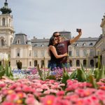 Látogatók a keszthelyi Festetics-kastélyban