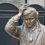 Detail of Géza Dezső Fekete's statue of Columbo on Falk Miksa utca