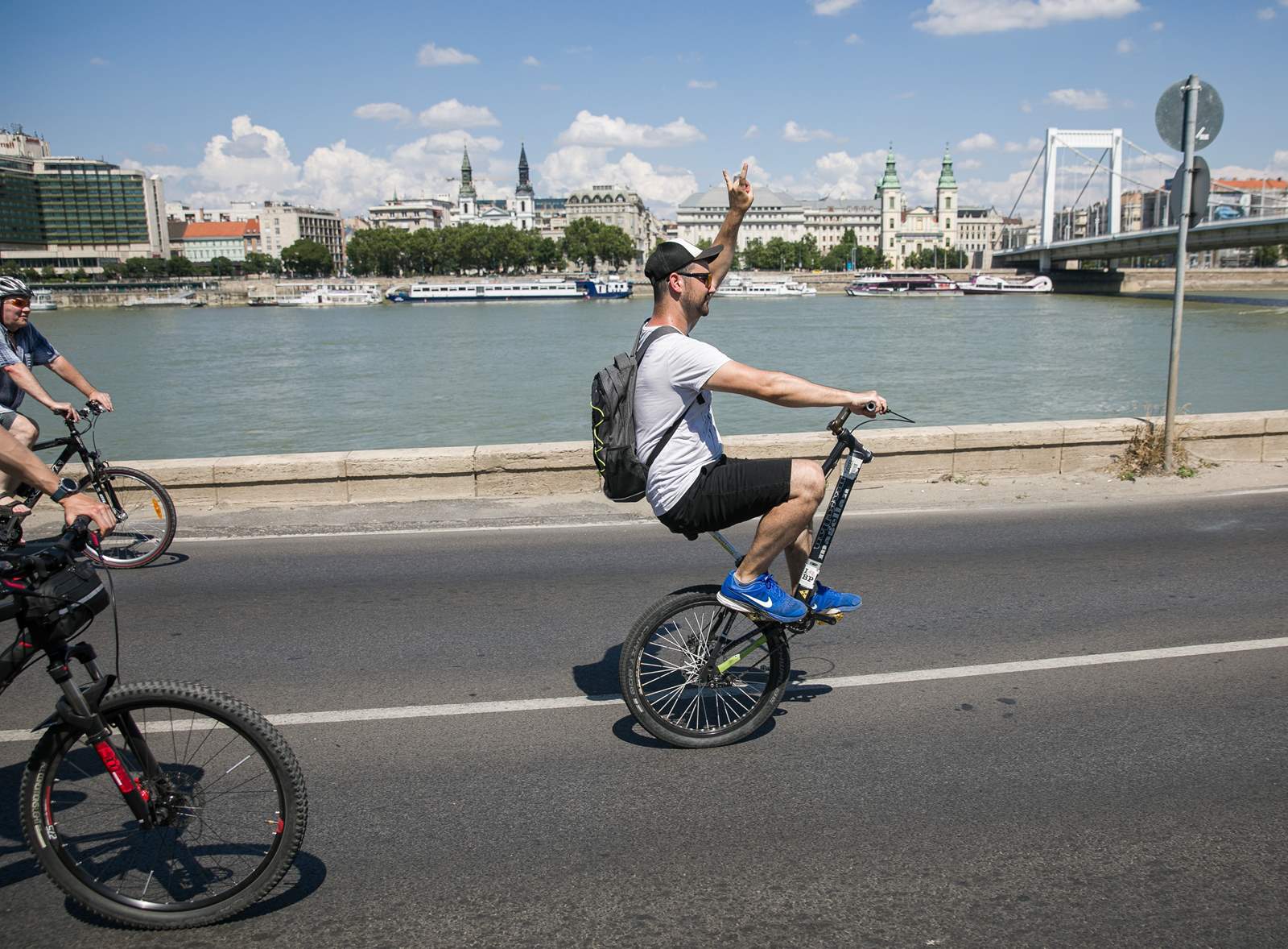 I bike Budapest biciklis felvonulás