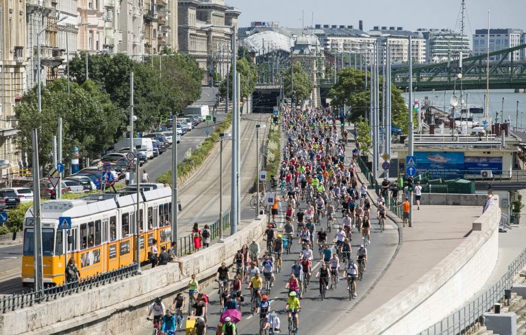 I bike Budapest biciklis felvonulás