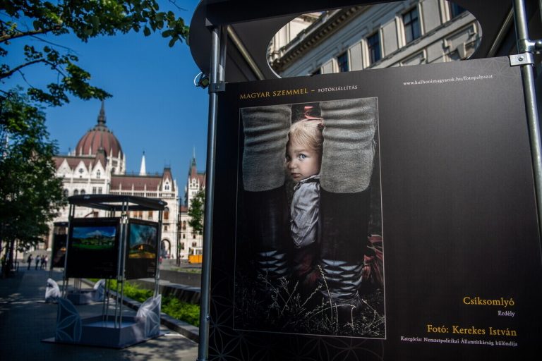 Nemzeti összetartozás napja - Megnyílt a Magyar szemmel cím?