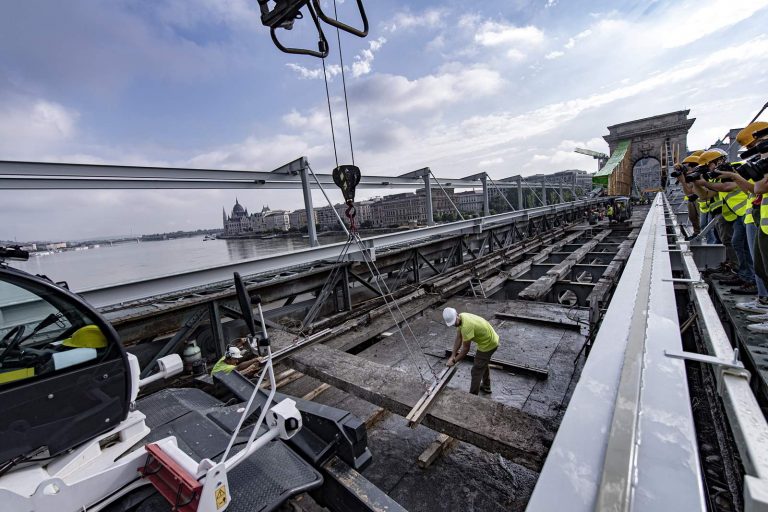 Lánchíd felújítása