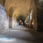 A monumentlális vöröskői alvilág