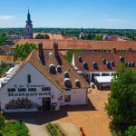 Kilátás a dunaföldvári várudvaron lévő Ispánházra és étteremre pályázat