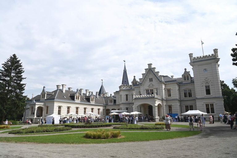 Nádasdladány, Nádasdy-kastély. Megújult a Nádasdy-kastély
