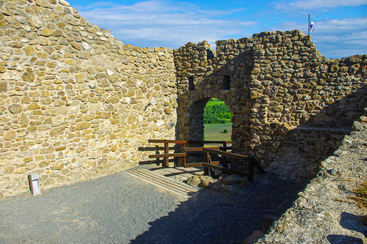A felső vár kapuja-szigligeti vár