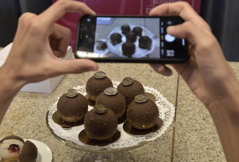 Meggyes, túrókrémes sütemény lett idén Budapest desszertje