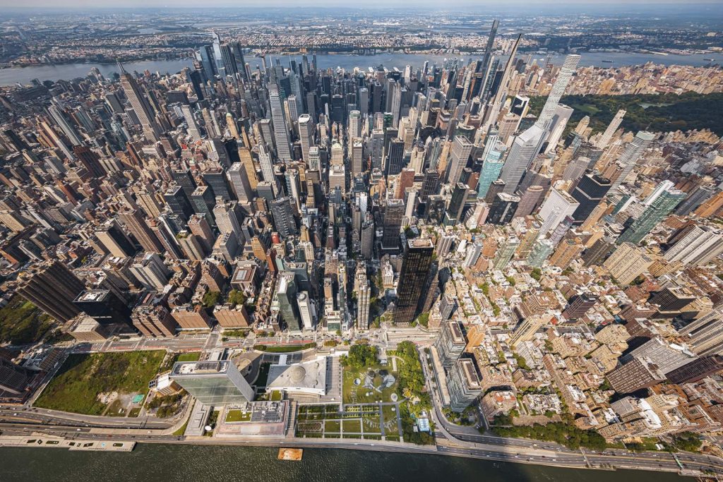 Földfestmény a New York-i ENSZ-székháznál. Fotó: MTI/EPA/Keystone/Valentin Flauraud