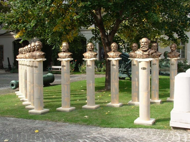 Az aradi 13 szoborcsoportja A Hadtörténeti Múzeumban