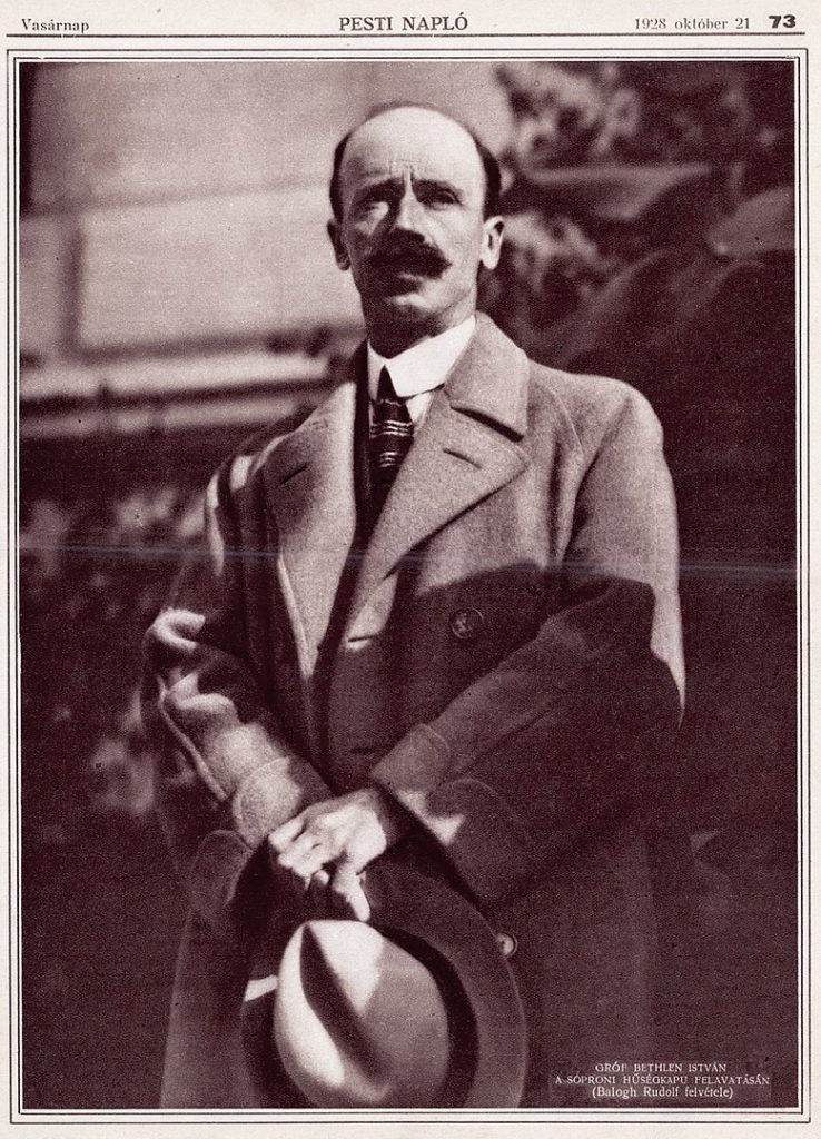 Bethlen István Sopronban, a Hűségkapu 1928-as felavatásakor (Wikipédia)
