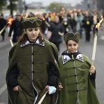 Budapest, 2021. október 22. Az 1956-os forradalom és szabadságharc 65. évfordulója alkalmából rendezett fáklyás emlékmenet résztvevői Budapesten