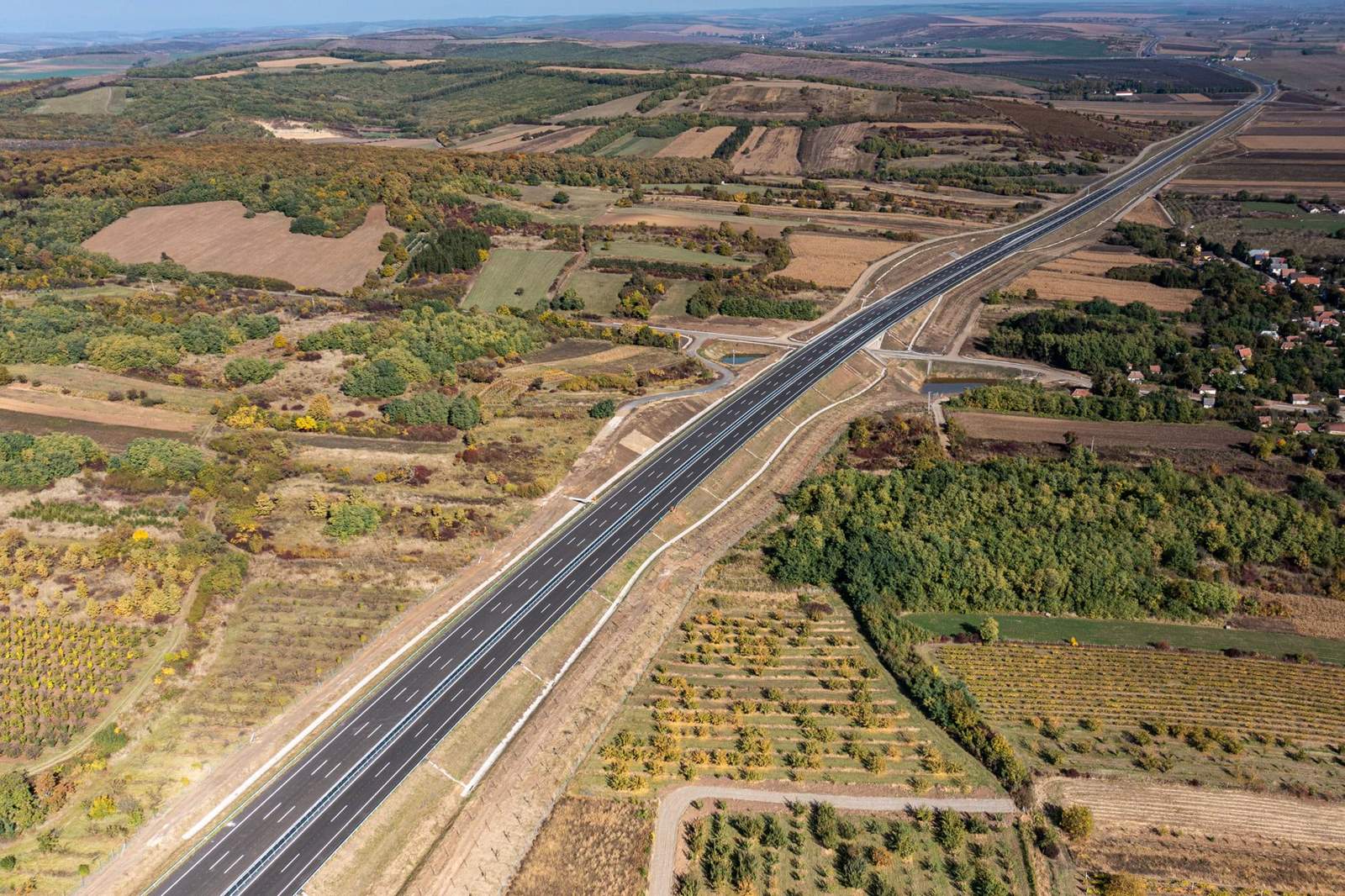M30-as autópálya Miskolc és Tornyosnémeti között átadott szakaszának köszönhetően közvetlen autópálya kapcsolat jött létre a borsodi megyeszékhely és Kassa között. Fotó: NIF Zrt.