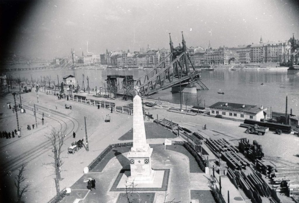 szabadság híd 1945