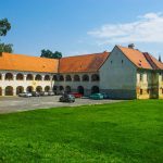 A belatinci várkastély udvara