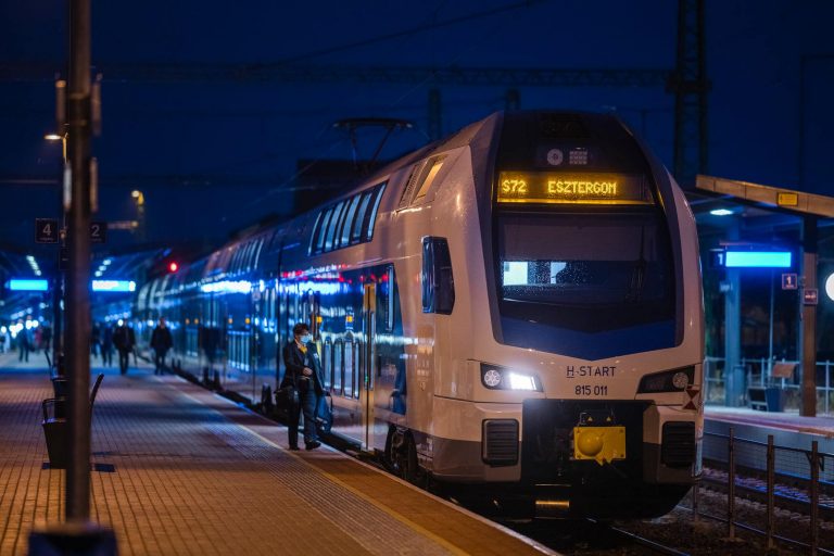 máv emeletes vonat Déli pályaudvar