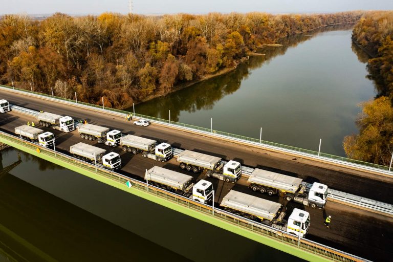 terhelés tisza híd
