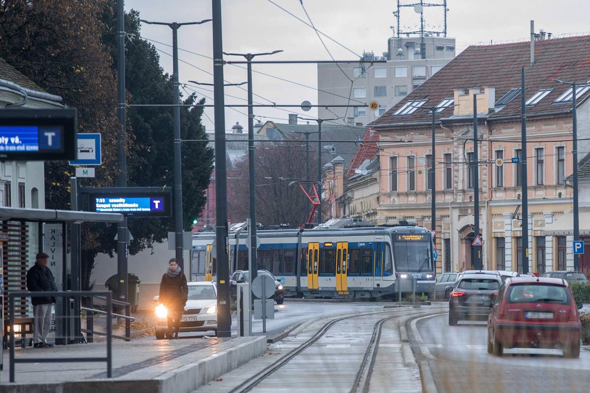 Az első tram-train Magyarországon, Hódmezővásárhely és Szeged között.