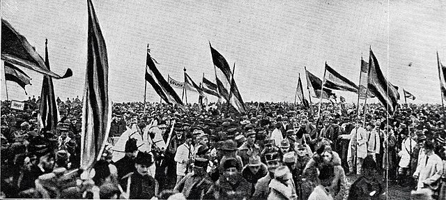 1918. december 1-én készült fotó a gyulafehérvári gyűlésről (Wikipédia)
