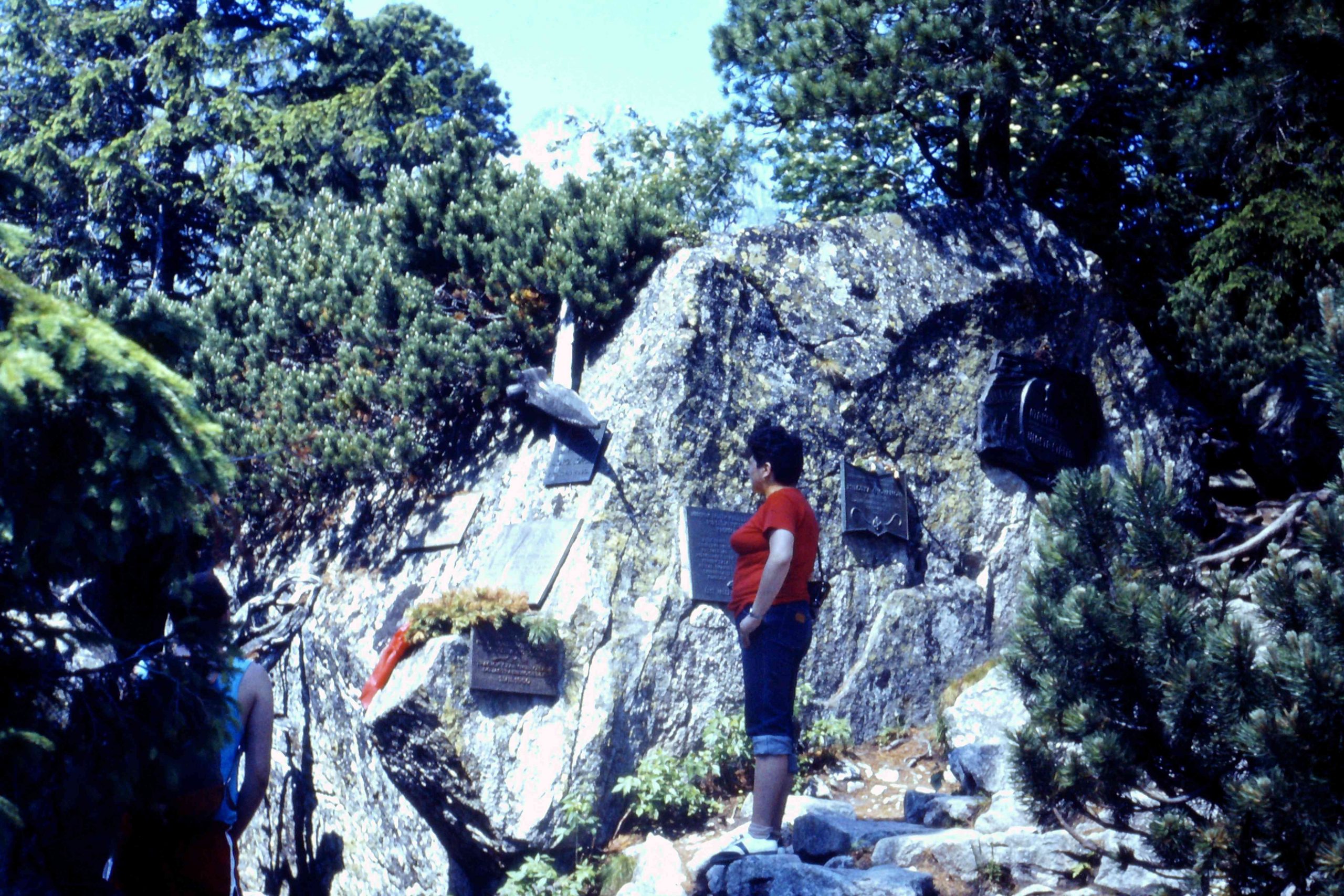 1987.07.12. - Csehszlovákia, szimbolikus temető, hátul Tátra-csúcs