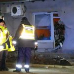 Elképesztő erővel csapódott egy háznak az embercsempész autója, heten vesztették életüket - képek