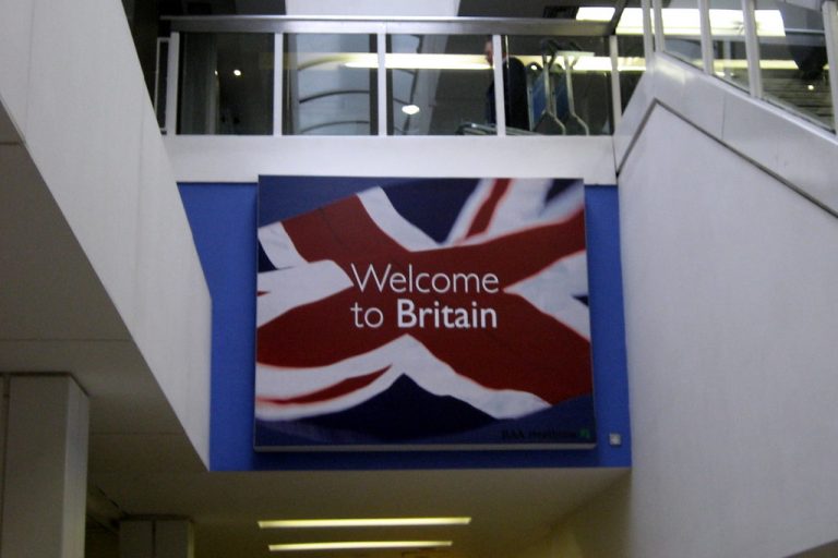 Üdvözlő felirat az angol határon