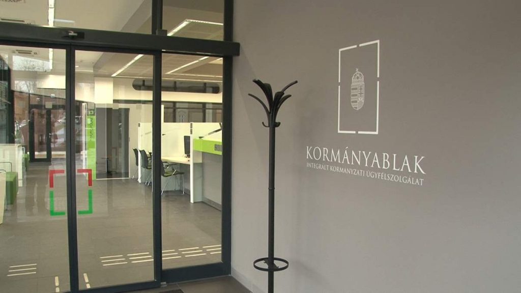 kormanyablak