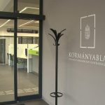 kormanyablak