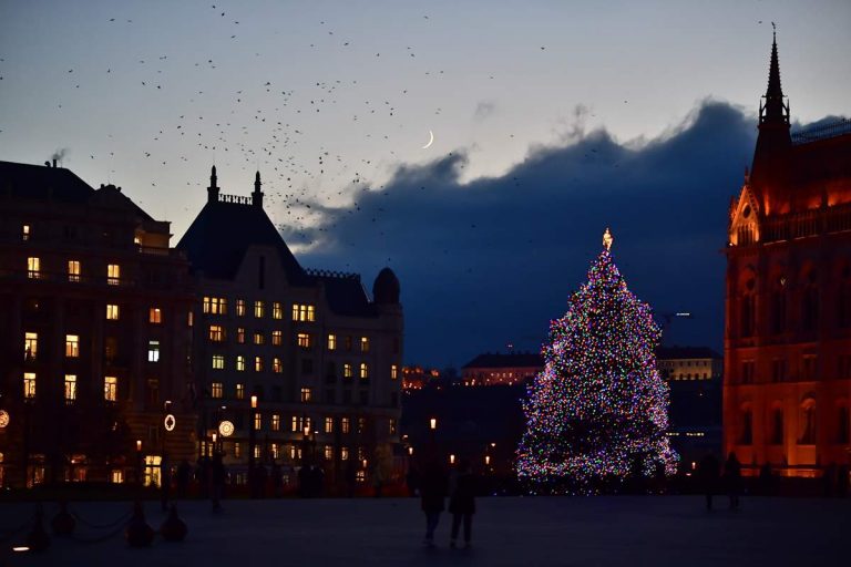 Az ország karácsonyfája 2021. Fotó: MTI