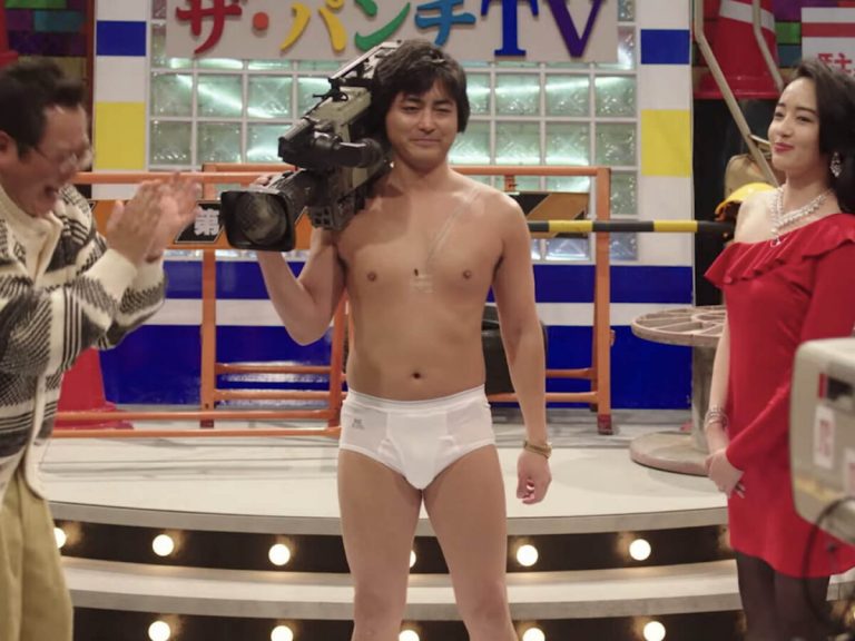 meztelen rendező jelenet