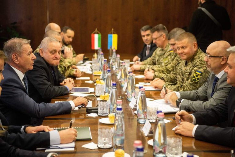 ukrán magyar honvédelmi miniszter