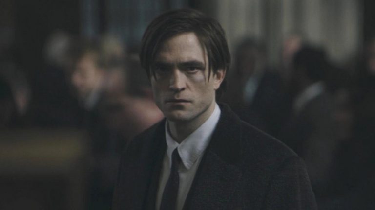 Bruce Wayne (Robert Pattinson)