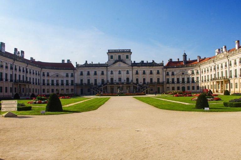 Eszterháza kastélya