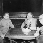 Sztálin és Roosevelt a jaltai konferencián (Wikipédia)