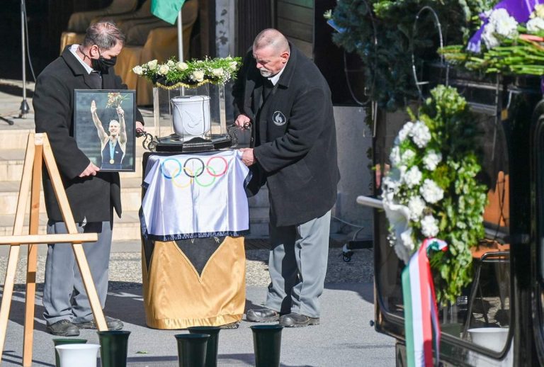 csollány szilveszter temetése képek (4)