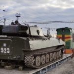 Bahcsiszaraj, 2022. február 15. Az orosz védelmi minisztérium sajtószolgálata által közreadott kép vasúti szerelvényekre helyezett harcjárművekről a Krím-félszigeten lévő Bahcsiszarajban 2022. február 15-én. Igor Konasenkov, az orosz védelmi minisztérium szóvivője bejelentette, hogy megkezdték az állomáshelyükre történő visszatérésre felkészülést az orosz déli és nyugati katonai körzet azon csapatai, amelyek részt vettek az Oroszország területén zajló hadgyakorlaton. Fotó: MTI/EPA/Orosz védelmi minisztérium sajtószolgálata