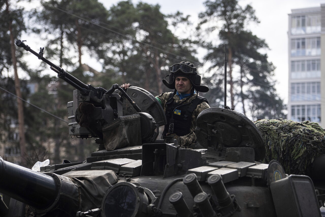Ukrán katona tankon