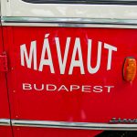 A MÁVAUT cég emblémája