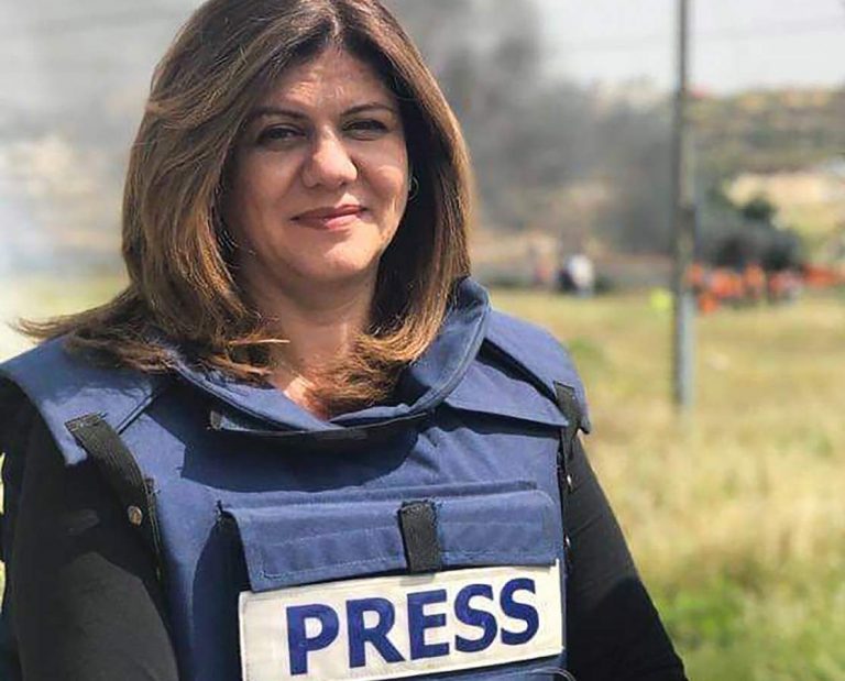 Ciszjordániában az al-Dzsazíra hírtelevízió riportere