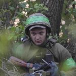 Ukrán katona a harkivi erdőben