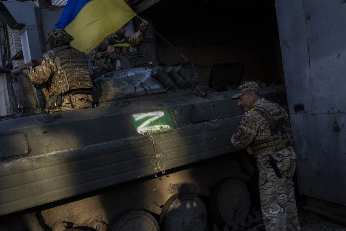 orosz tank ukrán kézen Z