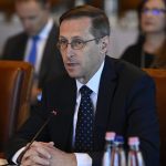 Varga Mihály bizottsági ülésen