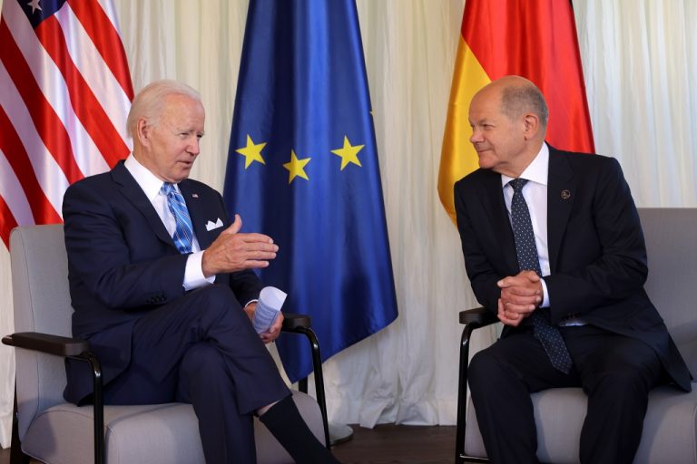 Joe Biden és Olaf Scholz