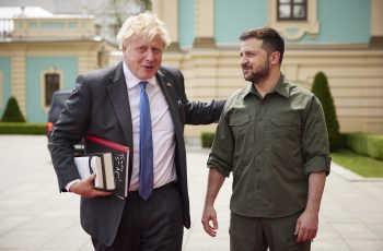 Boris Johnson és Volodimir Zelenszkij