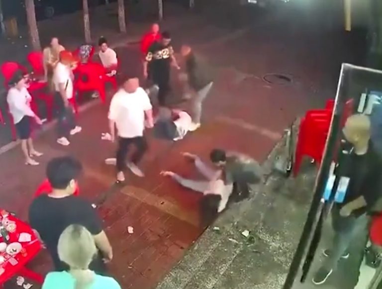 kína nők megverése