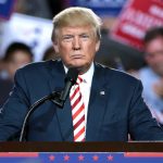 Donald Trump elnökjelölti vita beszél felmérés