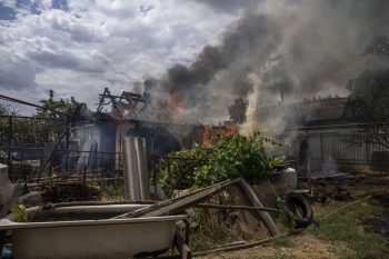 Lángoló ukrán lakóház