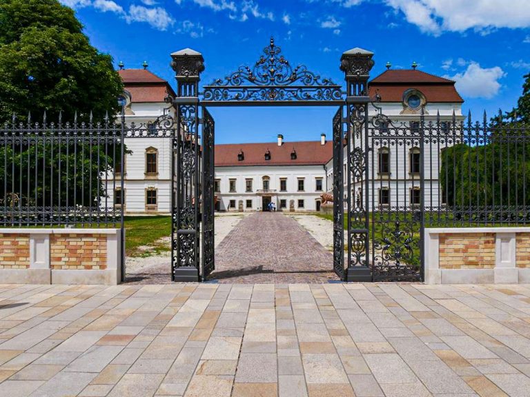 Pápa, Esterházy-kastély