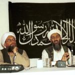 Hoszt, 2022. augusztus 2. 1998-ban az afganisztáni Hosztban készített kép Ajmán az-Zaváhíriről (b) és Oszama bin Ladenről, az al-Kaida nemzetközi iszlamista terrorszervezet vezetőjéről. Zaváhírit, az al-Kaida későbbi vezetőjét 2022. július 31-én Kabulban egy amerikai dróntámadás megölte. Brit sajtóértesülés szerint Zaváhírit az amerikai Központi Hírszerző Ügynökség (CIA) likvidálta. MTIAPMazhar Ali Hán